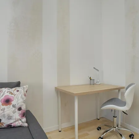 Cozy Remote Work By Renters Poznań