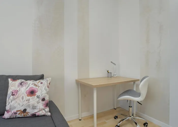 Cozy Remote Work By Renters Poznań